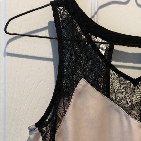 Studio Y Lace Neutral Shoulder Detail Tank XS - Picture 4 of 8
